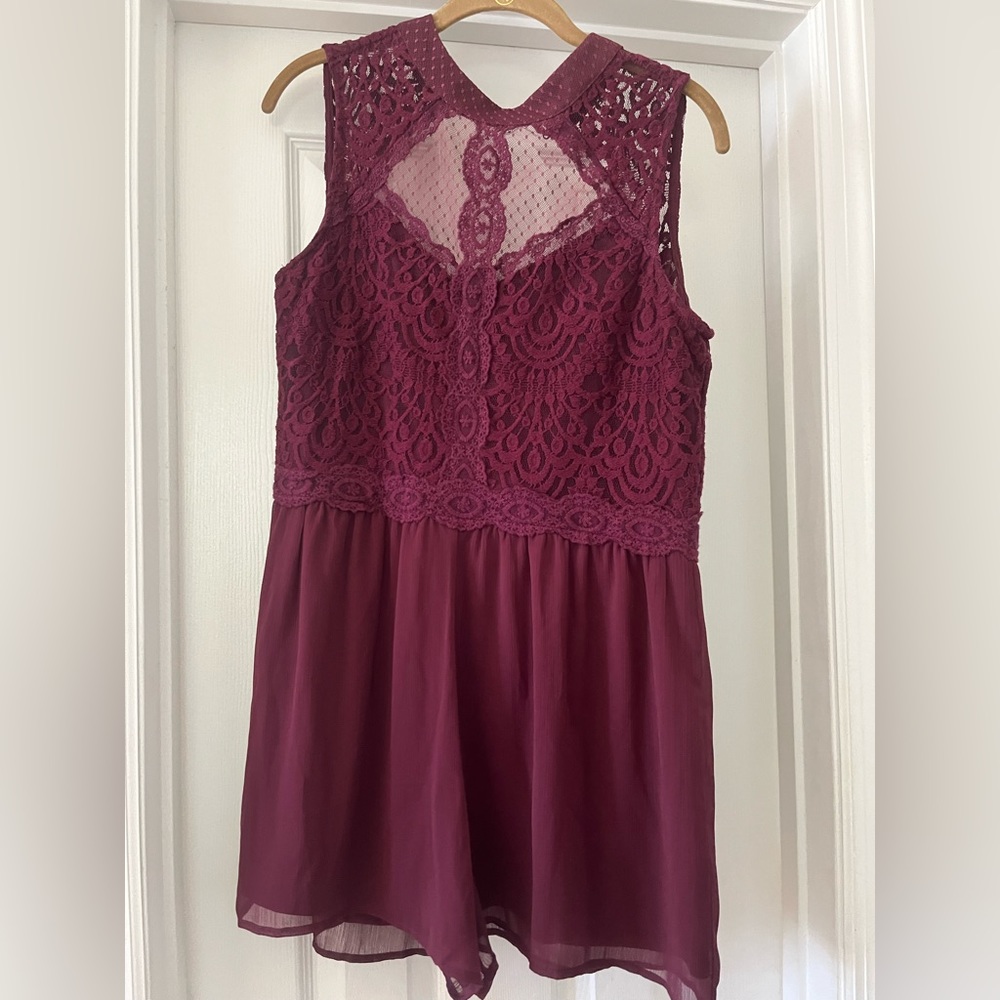 Burgundy size M lace topper